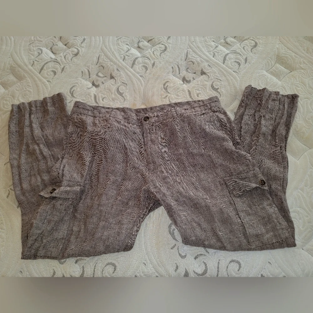 A pair of Tasso Elba 100% brown linen mens panta in a size 38x30. Pre-loved